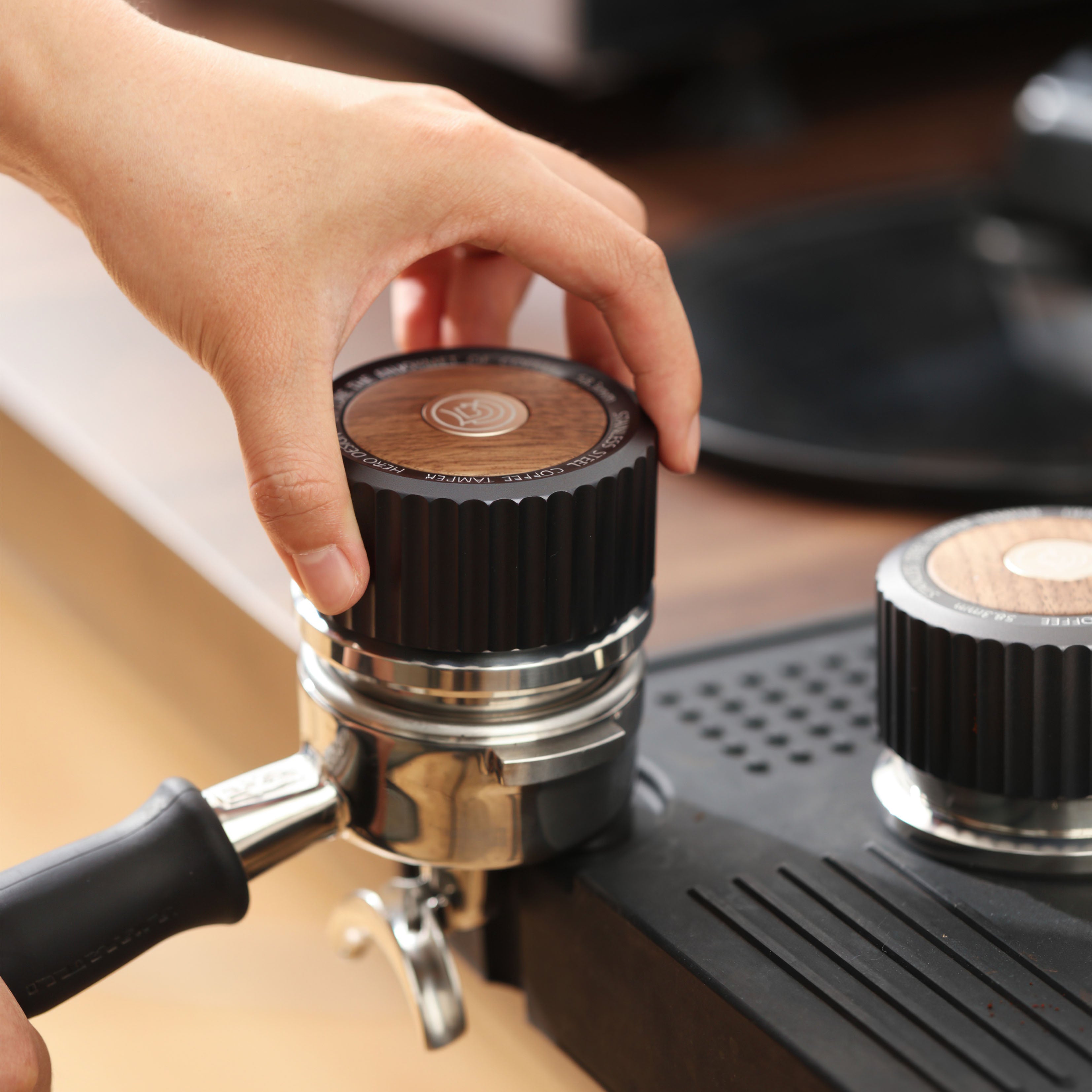 Thunder Gravity Coffee Distributor