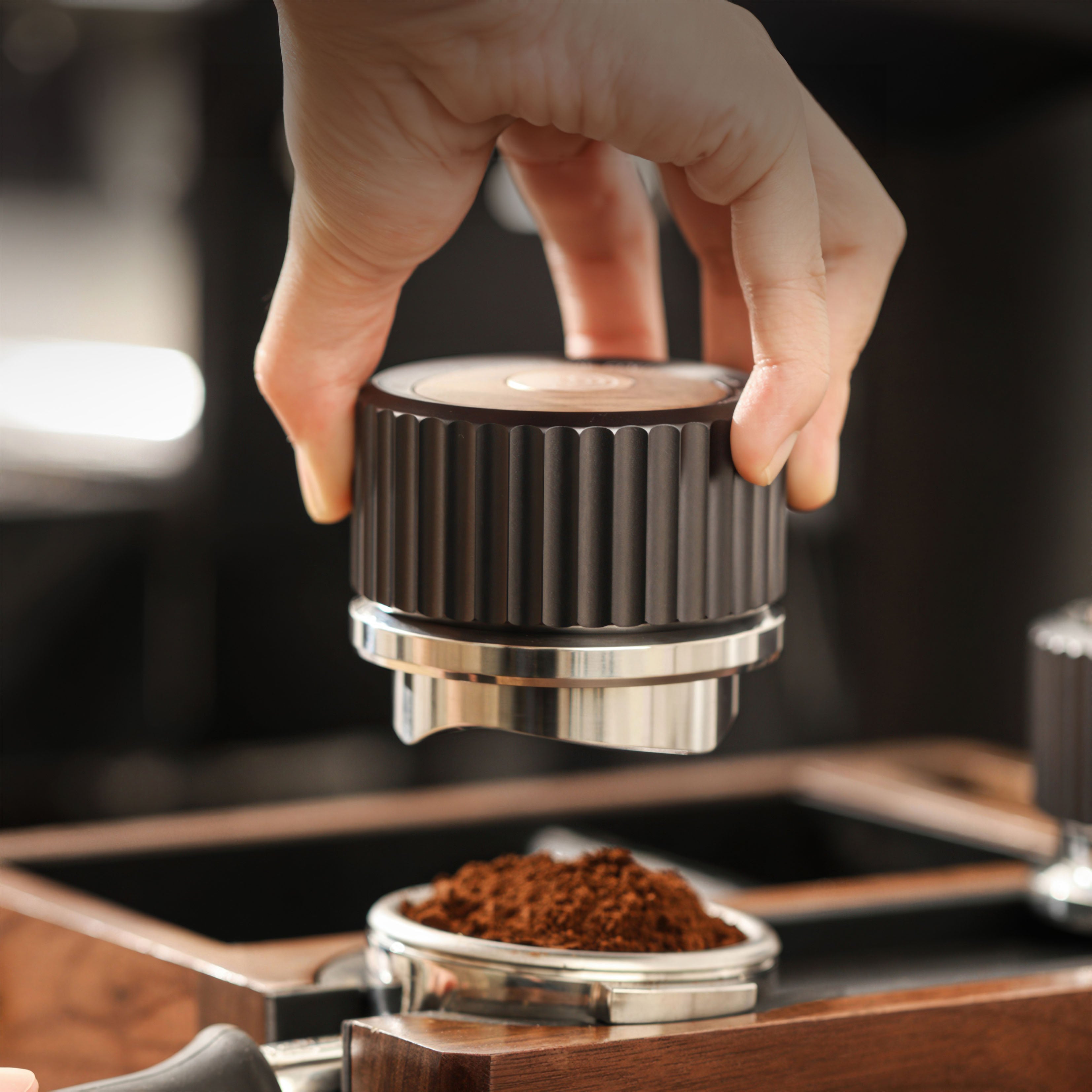 Thunder Gravity Coffee Distributor