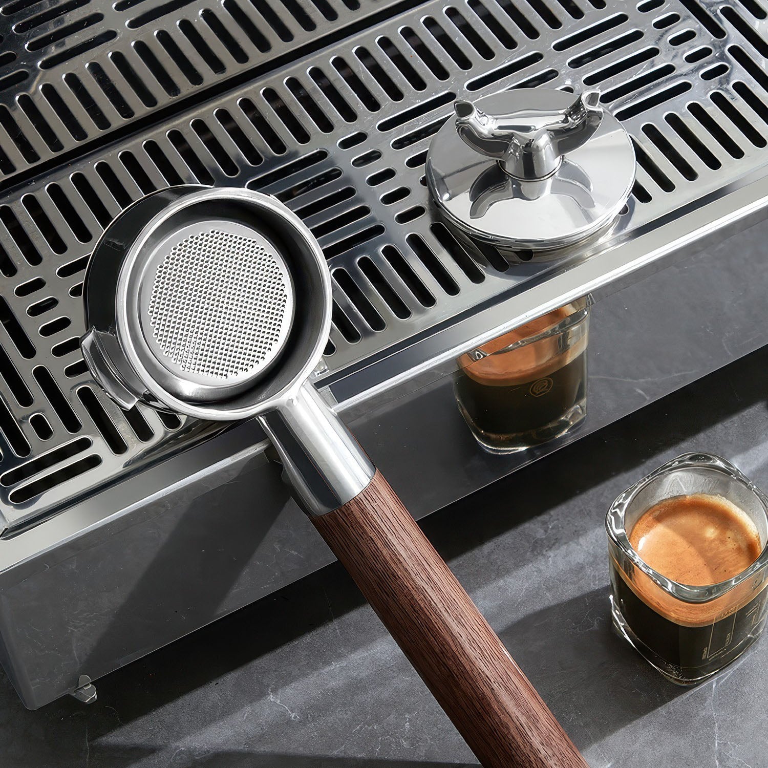 Bottomless Portafilter with Removable Double Spout